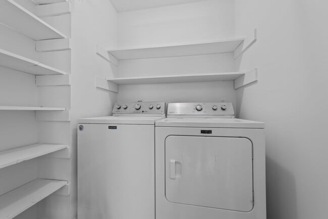 Building Photo - 803 W Davis St