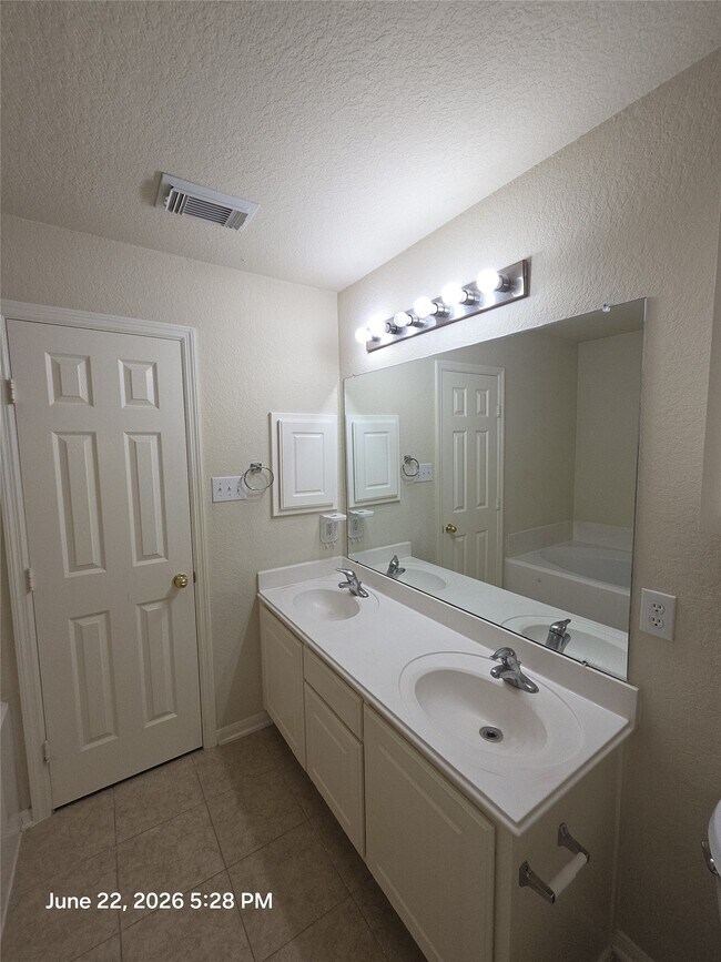 Building Photo - 17711 Barton Point Ln