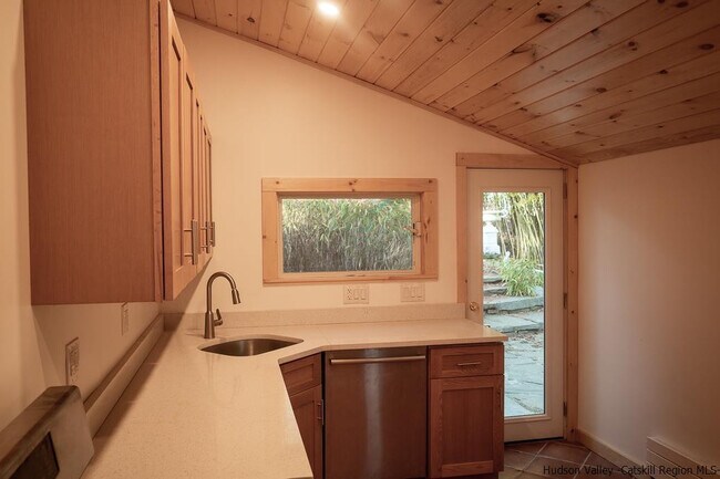 Building Photo - 47 Camp Ridge Rd