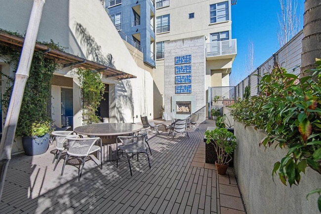 Building Photo - 355 Berry St