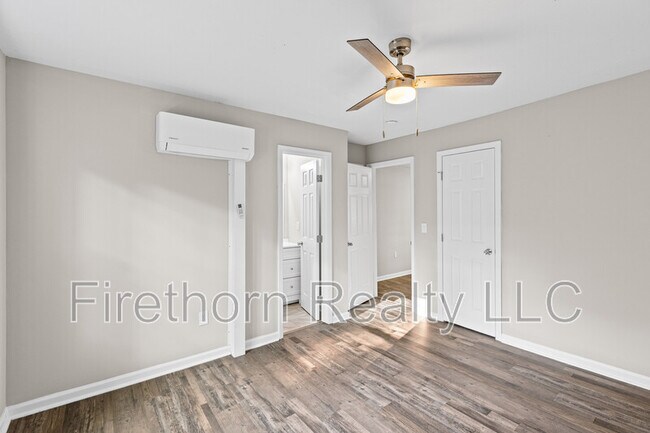Building Photo - 2541 Rhodes Dr