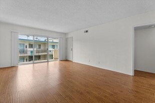 Building Photo - 7749-7755 Saint Bernard St