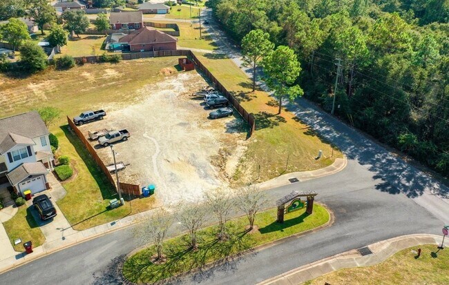 Building Photo - 759 Majestic Dr