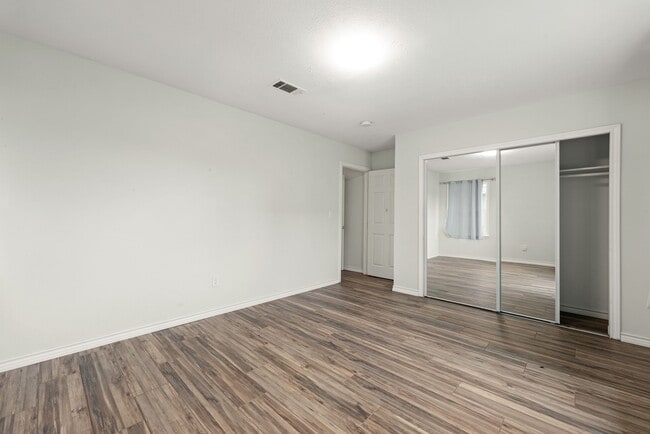 Building Photo - 5127 Maple St