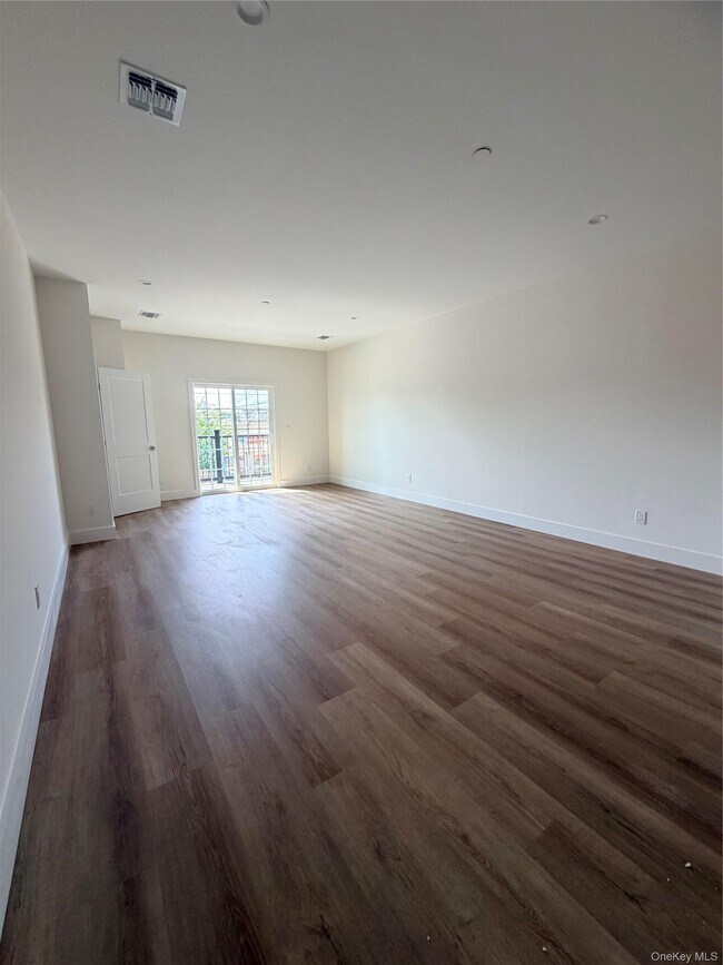 Building Photo - 1220 Doges Promenade