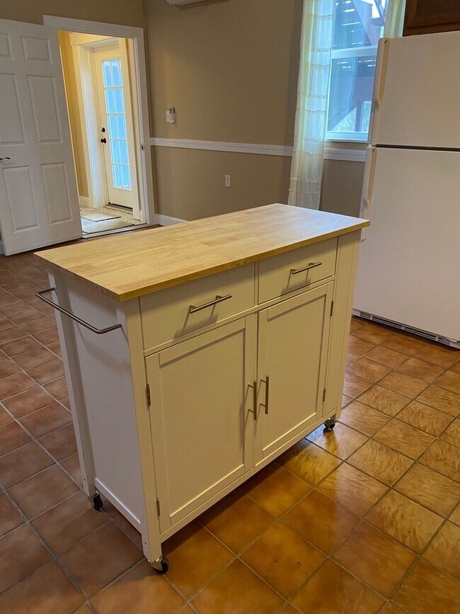 Building Photo - Black Mountain - Home Apartment, North Fork Rd, Utilities included