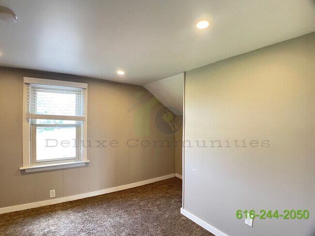 Building Photo - 3 Bedroom (with an extra room) Home Available in Marne, MI