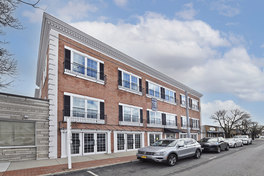 Building front - Broadway Plaza Lofts