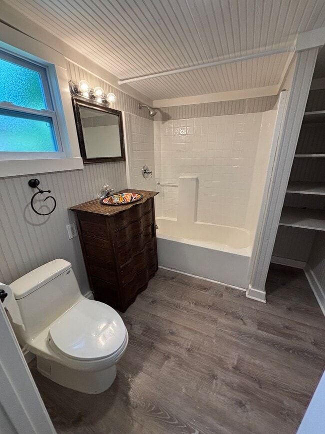 Building Photo - 2 bed 1 bath