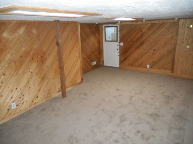 Building Photo - 16093 SW Roy Rogers Rd