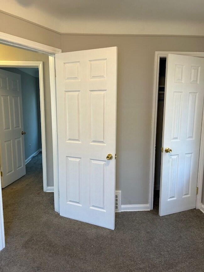 Building Photo - Cozy 3 bedroom bungalow