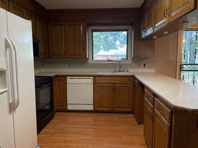 Building Photo - 3 Bedroom | 3 Bath House in Elizabethtown - FOR RENT