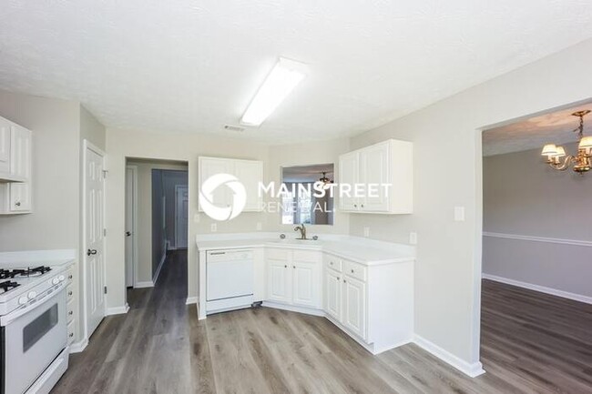 Building Photo - 877 Terance Ave