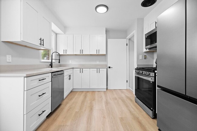 Building Photo - Freshly Remodeled 3-Bedroom Cape Cod in The Heart of Richmond Heights