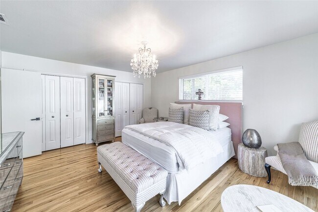 Building Photo - 5837 Clendenin Ave