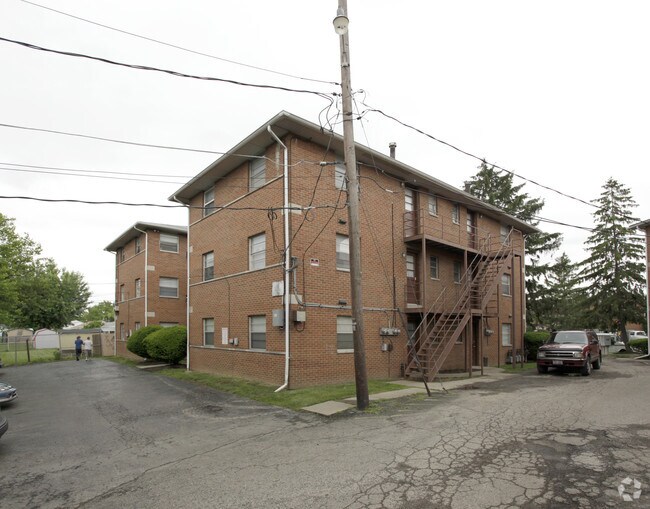 Primary Photo - 100-106 Darien Ave