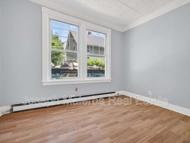 Building Photo - 195 Laurel Hill Ave