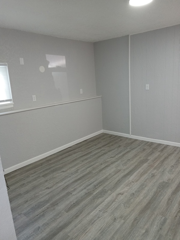 Building Photo - 835 US-20