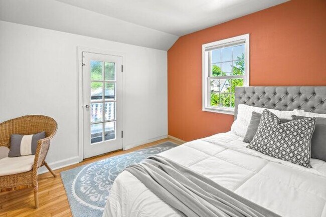 Building Photo - 5030 N Kent Ave