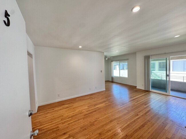 Interior Photo - ML