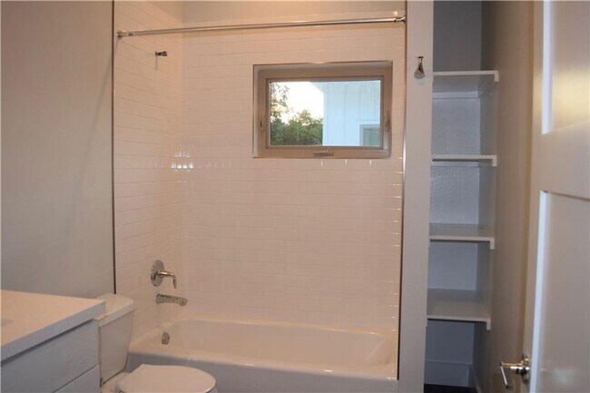 Building Photo - Modern Newer Townhome Across Frm UT