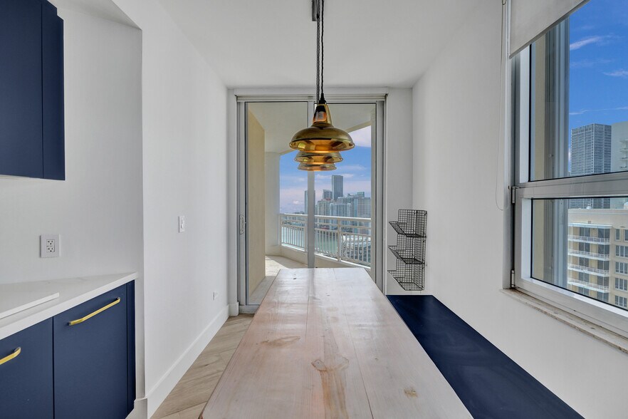 Building Photo - 848 Brickell Key Dr