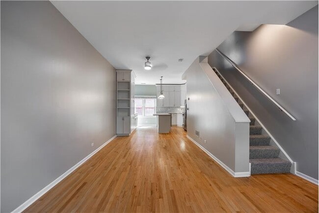 Building Photo - 855 W Erie St