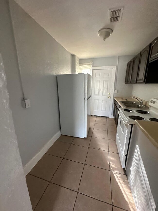 Building Photo - 2532/2534 Moncrief Rd