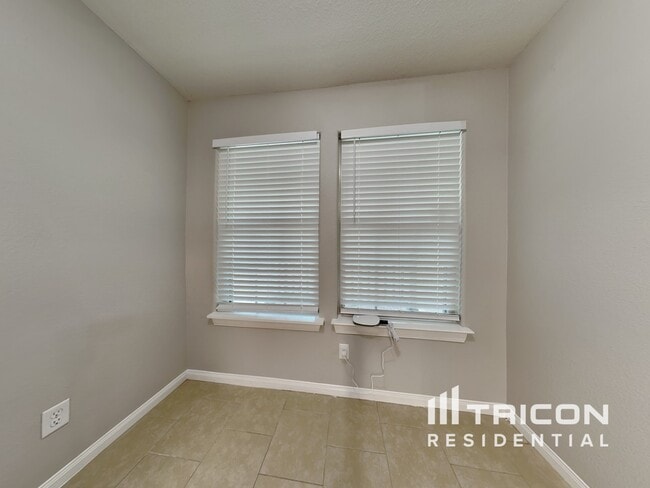 Building Photo - 10774 Royal York Dr