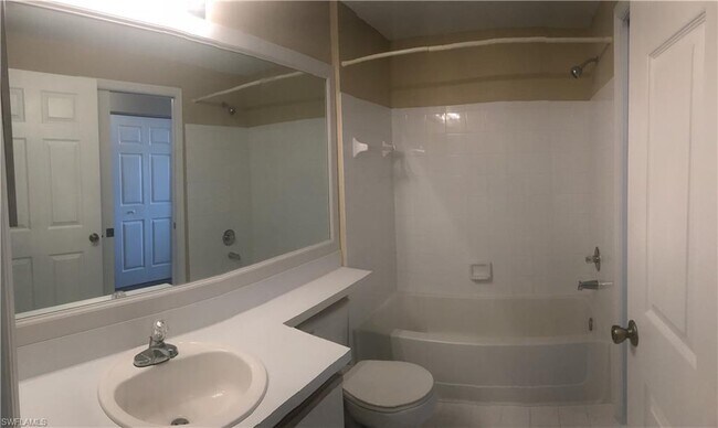 Building Photo - 6400 Aragon Way