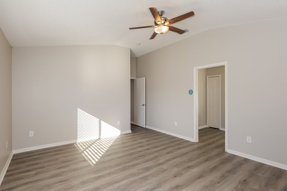 Building Photo - 12620 Longcrest Dr