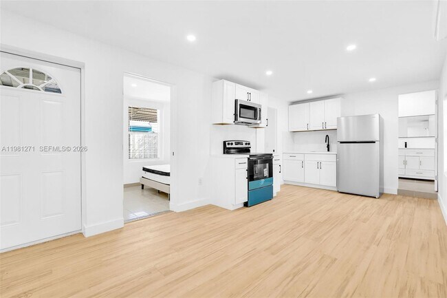 Building Photo - 2419 Coolidge St