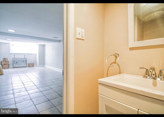 Building Photo - 1705 67th Ave