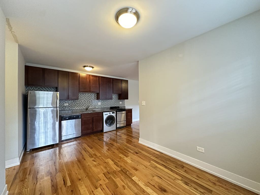 Building Photo - 562 W Arlington Pl