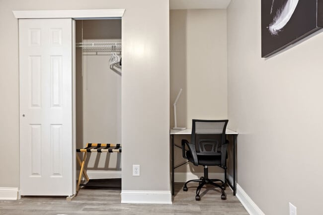 Building Photo - 1523 S East St