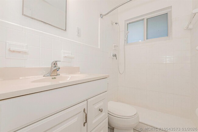 Building Photo - 2581 NE 11th Ct
