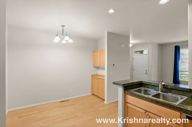 Building Photo - Lovely Home In A Excellent Location! 2 Bedrm 2.5 Bath in Arbor Reserve **PET FRIENDLY! & INTERNET...