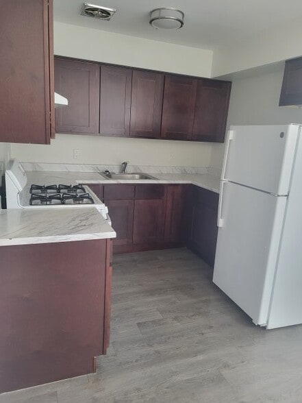 Building Photo - Highview Apartments