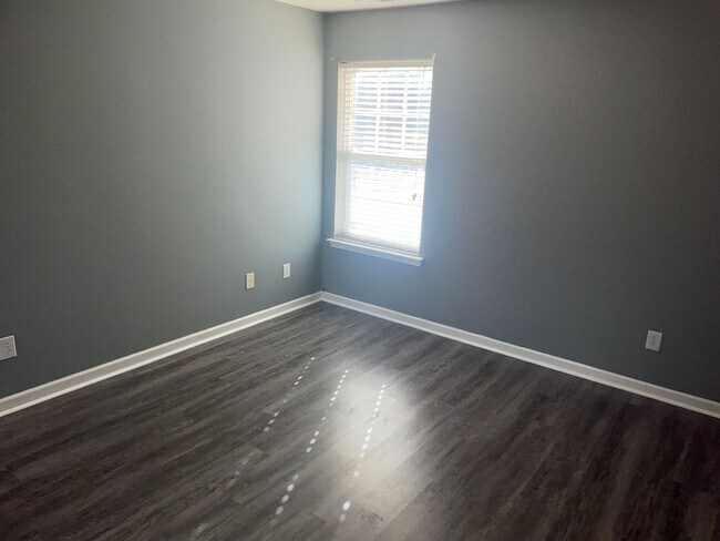 Building Photo - Move In Special On Beautiful 3 Bedroom Home!
