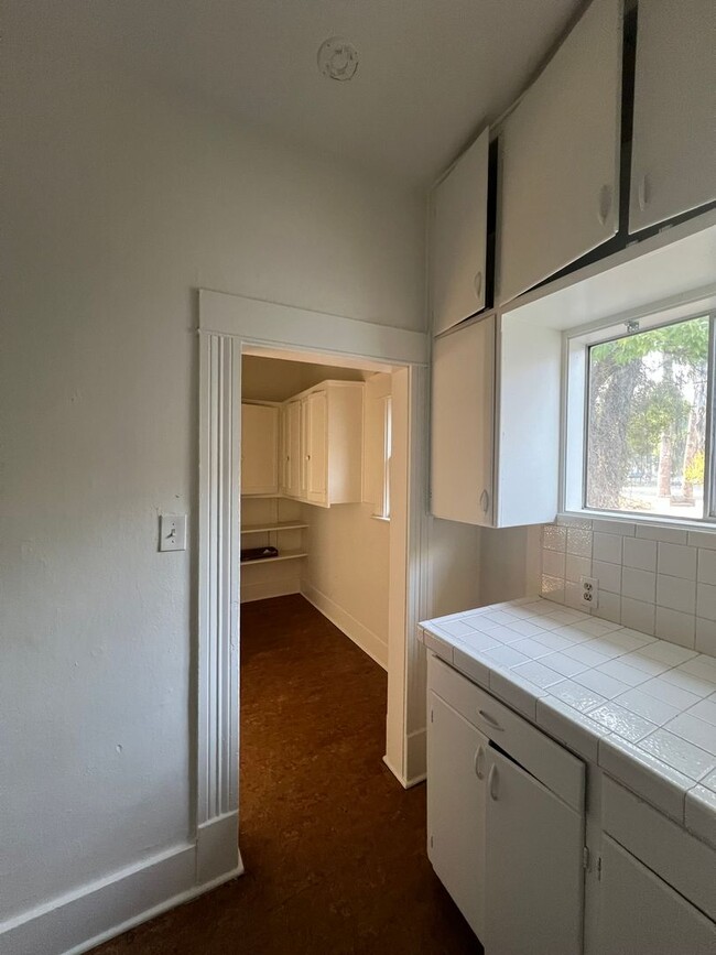 Building Photo - Available Now! 4/2 Walking Distance to CSU...