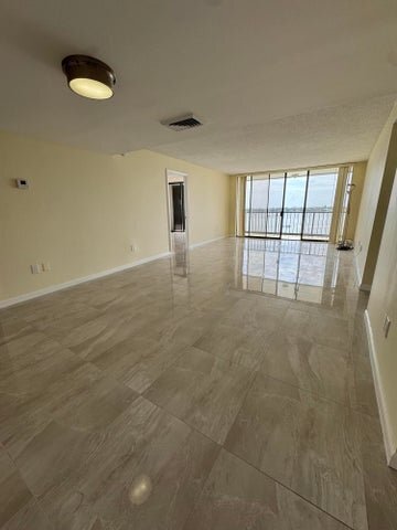 Building Photo - 5200 N Flagler Dr