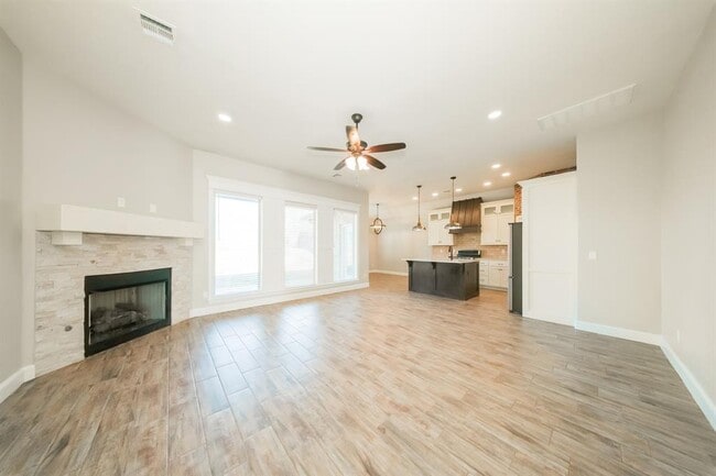 Building Photo - 2517 SE 38th St