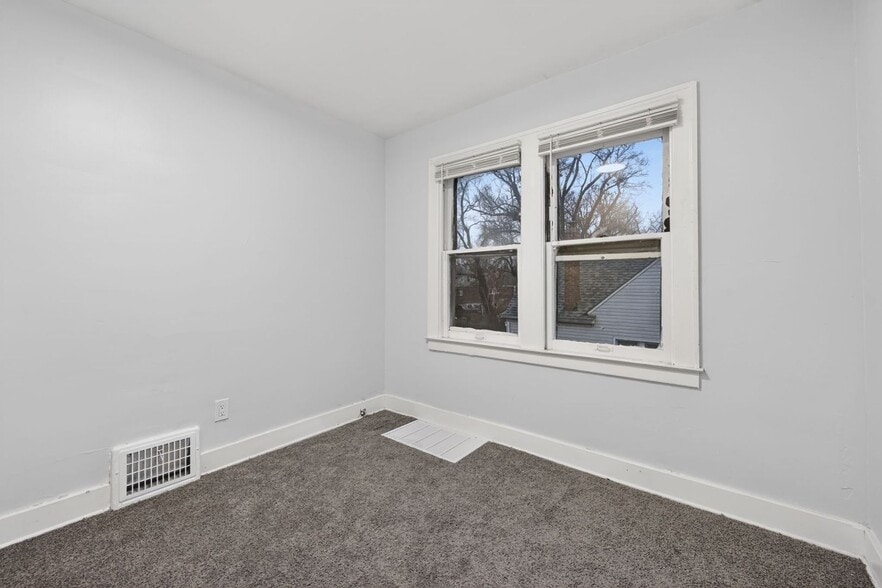 Building Photo - 16189 San Juan Dr