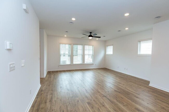 Building Photo - 1530 Brantin Dr