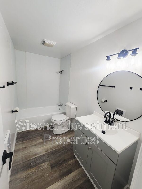 Building Photo - 616 S Clay St