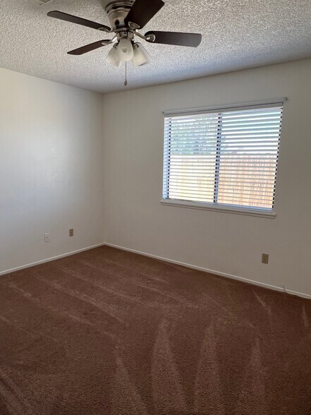 Building Photo - 932 Perdew Ave