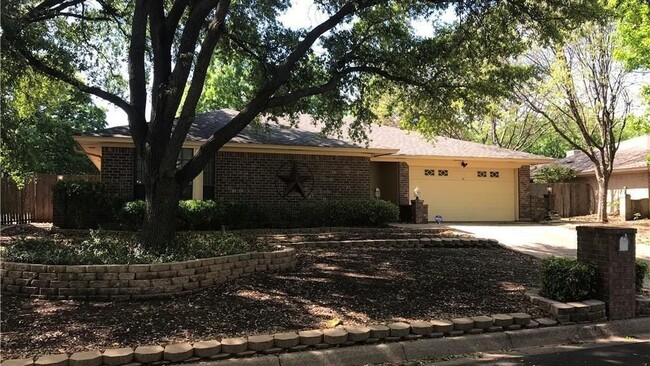 Building Photo - 7825 Silveridge Dr