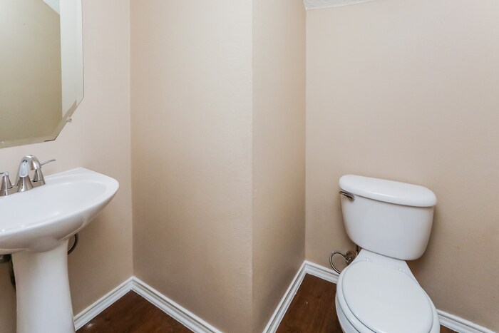 Building Photo - 2214 Sumac Dr