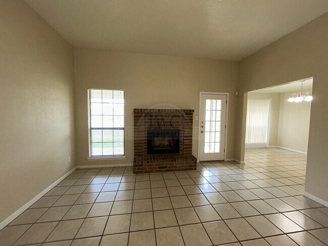 Building Photo - 405 Diana Ln