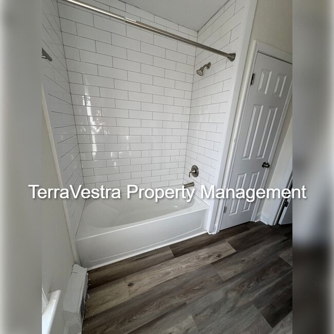 Building Photo - Great 2 Bed with a bonus room in Millville!